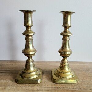 Set of 2 vintage brass candleholders.